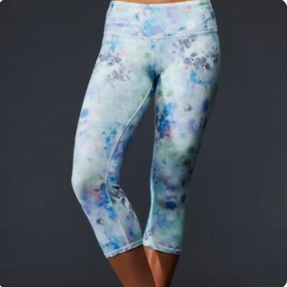 Alo yoga active wear airbrushed capris